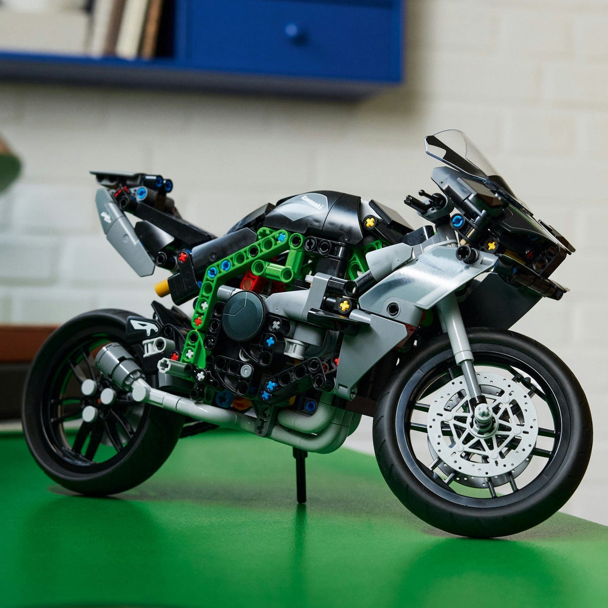 LEGO Technic: Kawasaki Ninja H2R Motorcycle