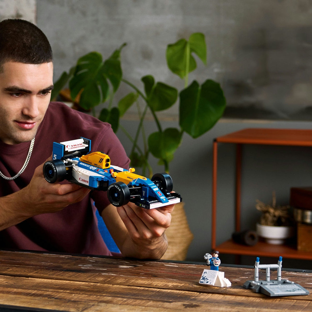 LEGO Icons: Williams Racing FW14B & Nigel Mansell