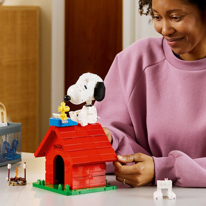 LEGO® LEGO Ideas: Peanuts: Snoopy's Doghouse