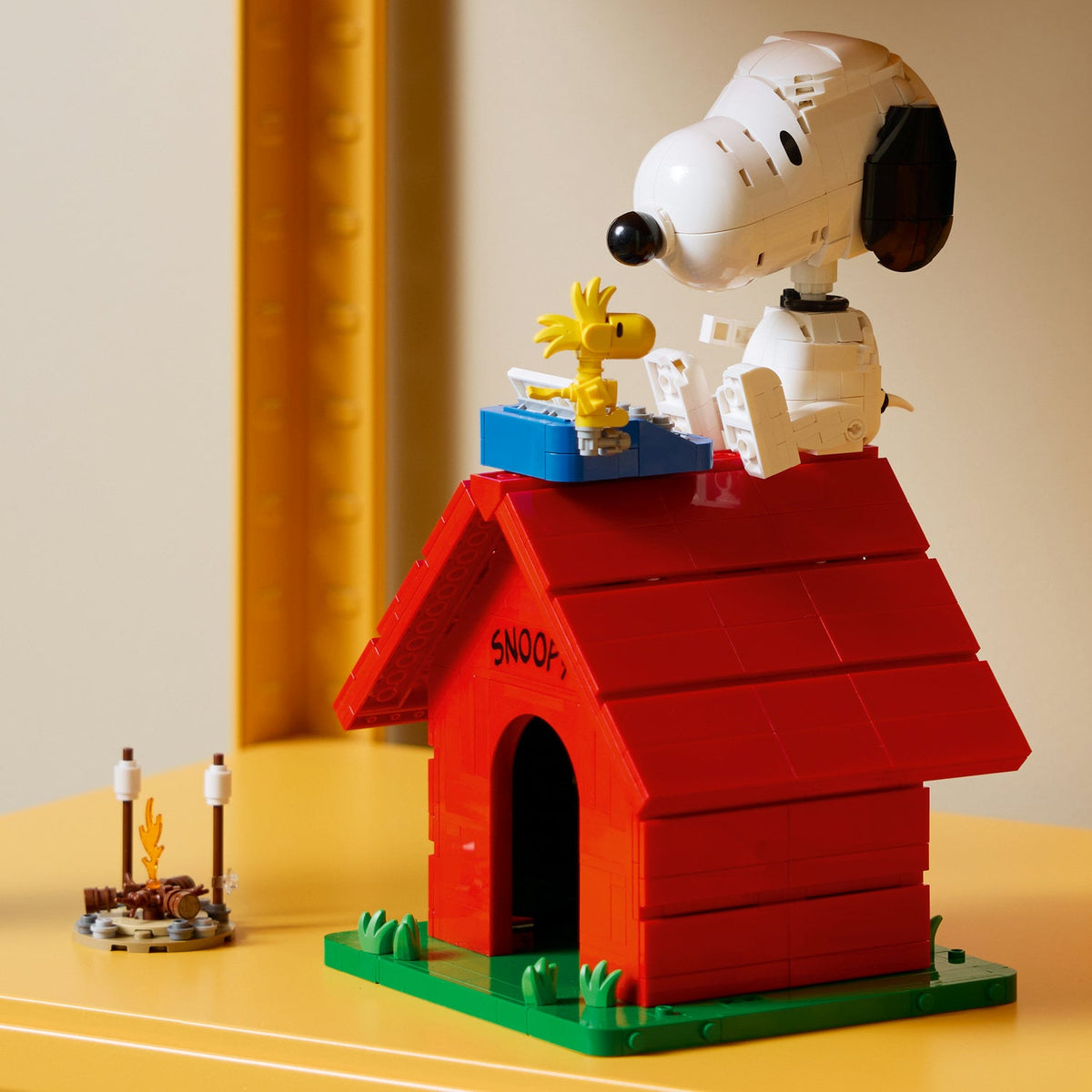 LEGO® LEGO Ideas: Peanuts: Snoopy's Doghouse