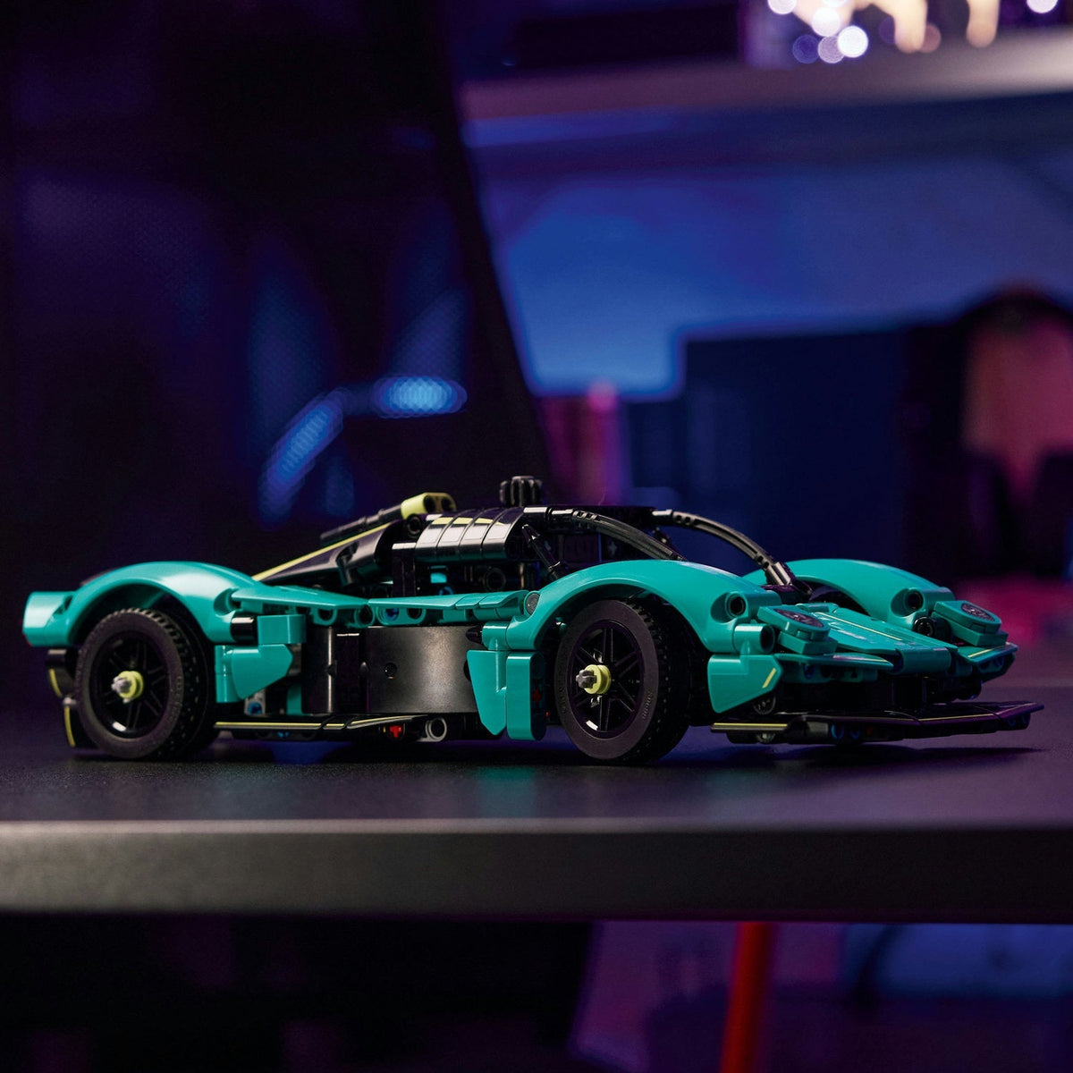LEGO Technic: Aston Martin Valkyrie 42208