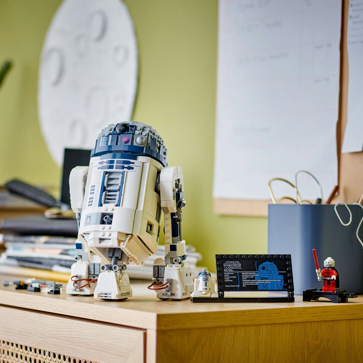 LEGO R2-D2