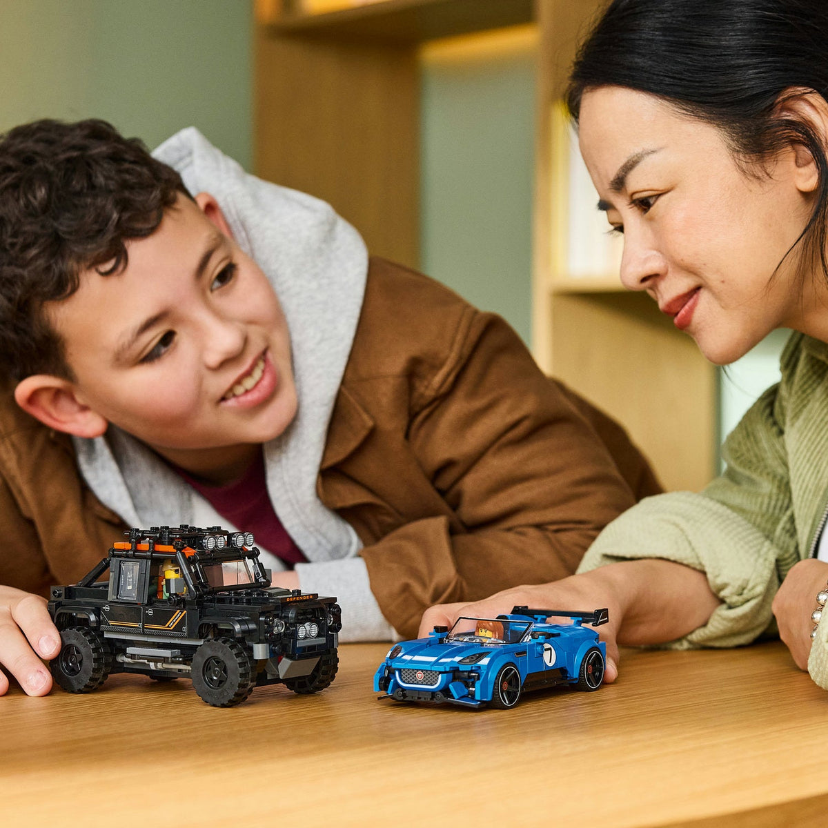 LEGO® Speed Champions: Jaguar Project 7 & Land Rover Defender