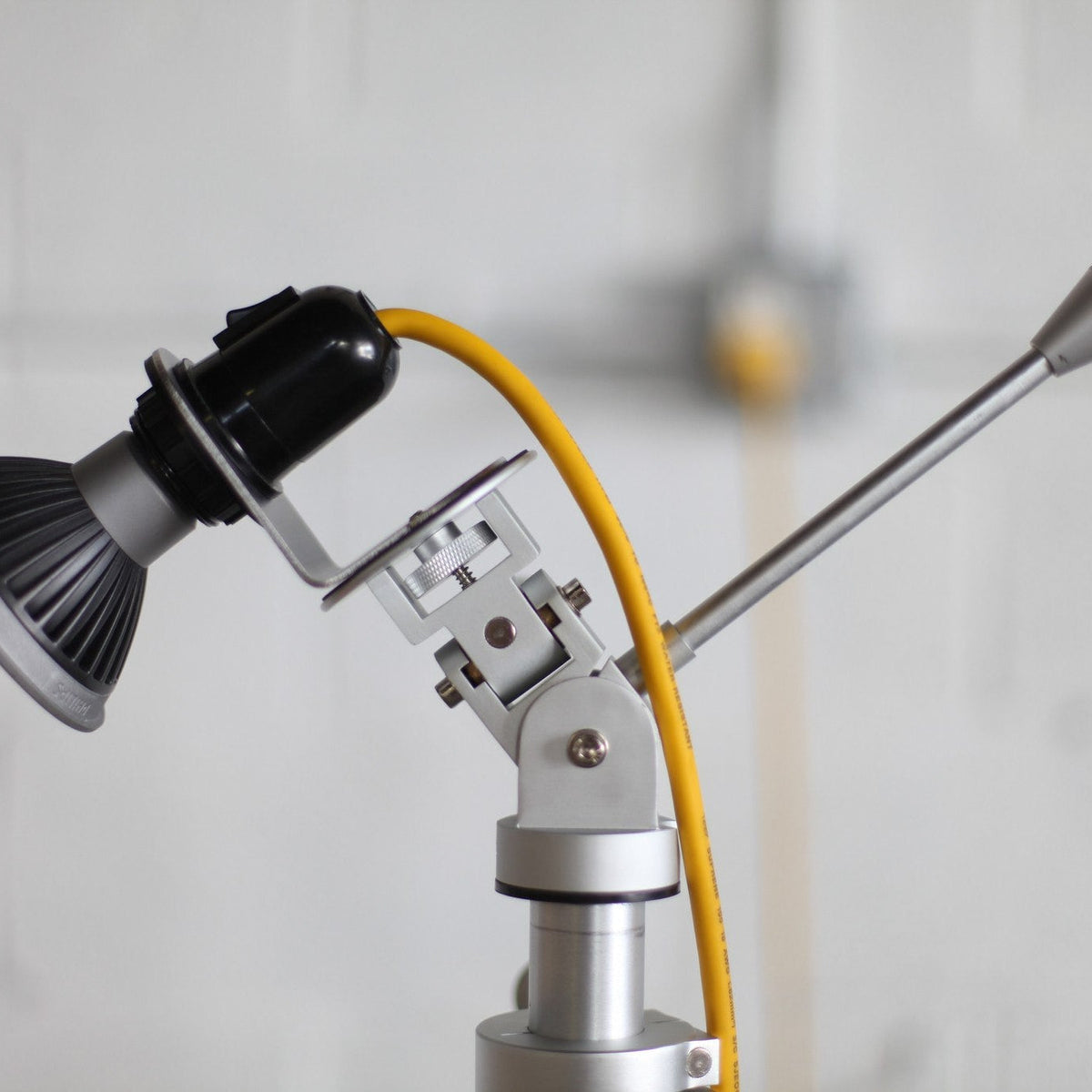 CW&T Tripod Light