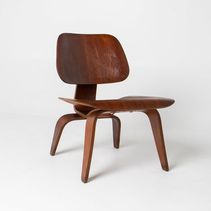 Eames LCW 5-2-5 in Walnut Evans Production