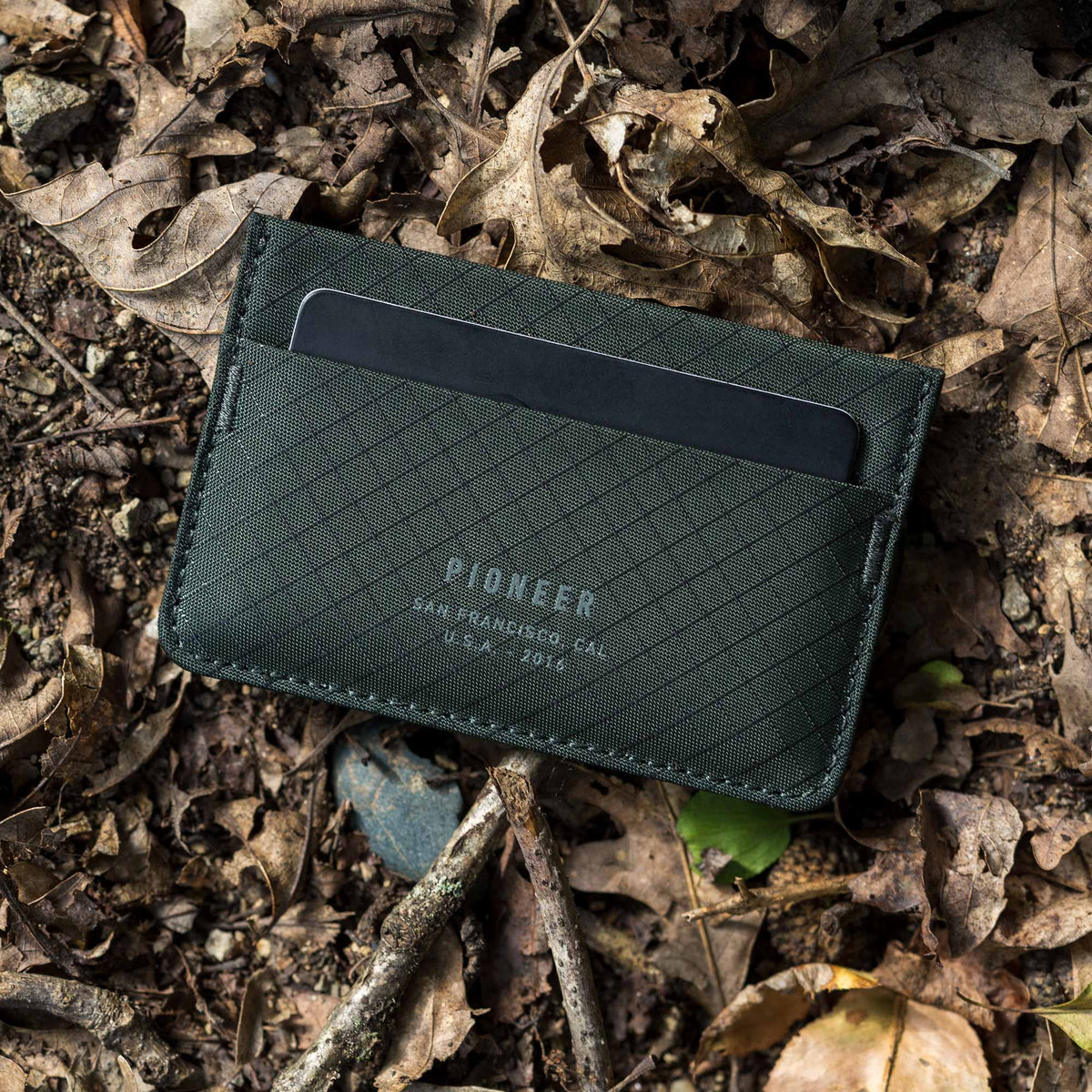 Pioneer Molecule Cardholder
