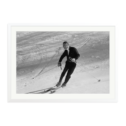 Gianni Agnelli Skiing Framed Print White XXL