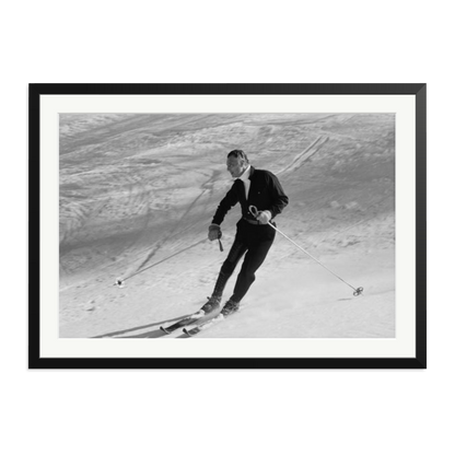 Gianni Agnelli Skiing Framed Print Black XXL