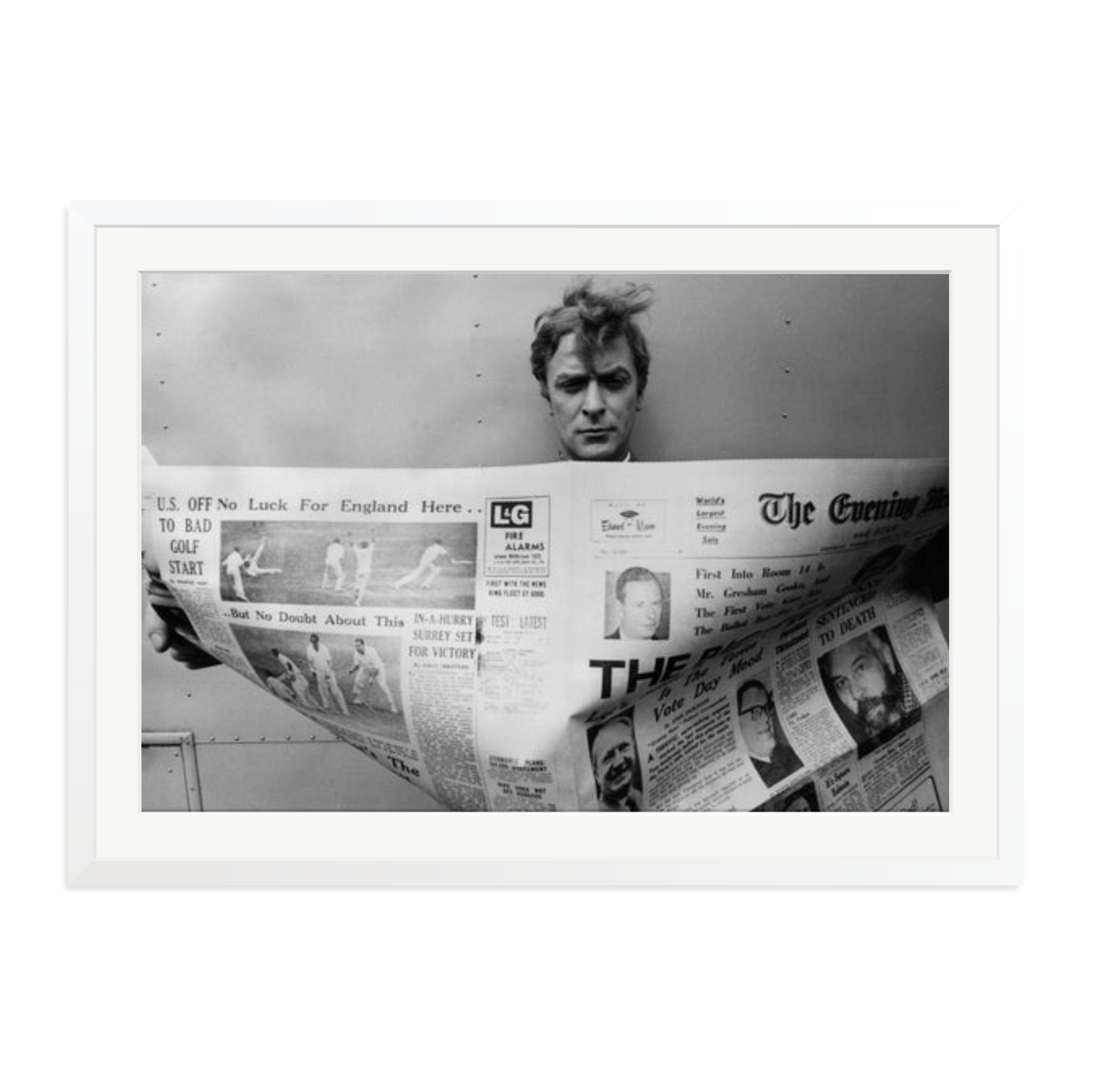 Caine Keeping Up Framed Print White XXL