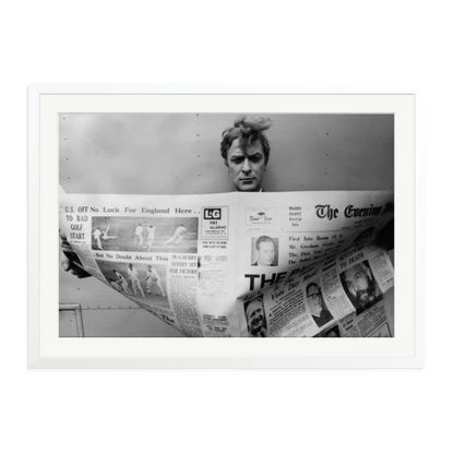 Caine Keeping Up Framed Print White XXL