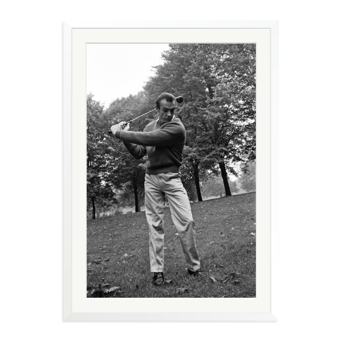 Sean Connery Plays Golf Framed Print White XXL