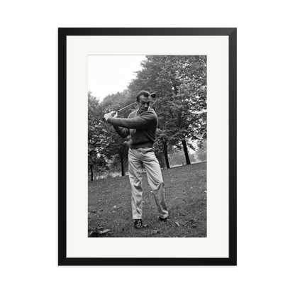 Sean Connery Plays Golf Framed Print Black XL