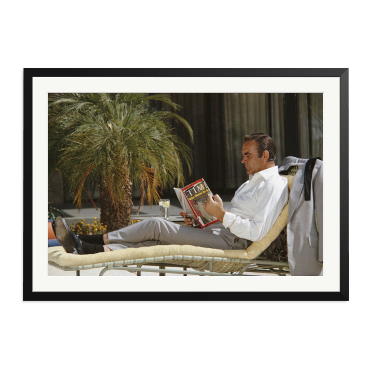 Sean Connery Lounging Framed Print Black XXL