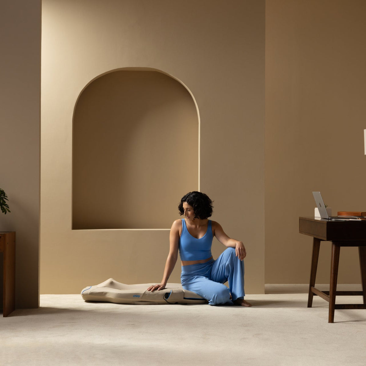 Chirp Contour Decompression and Massage Table