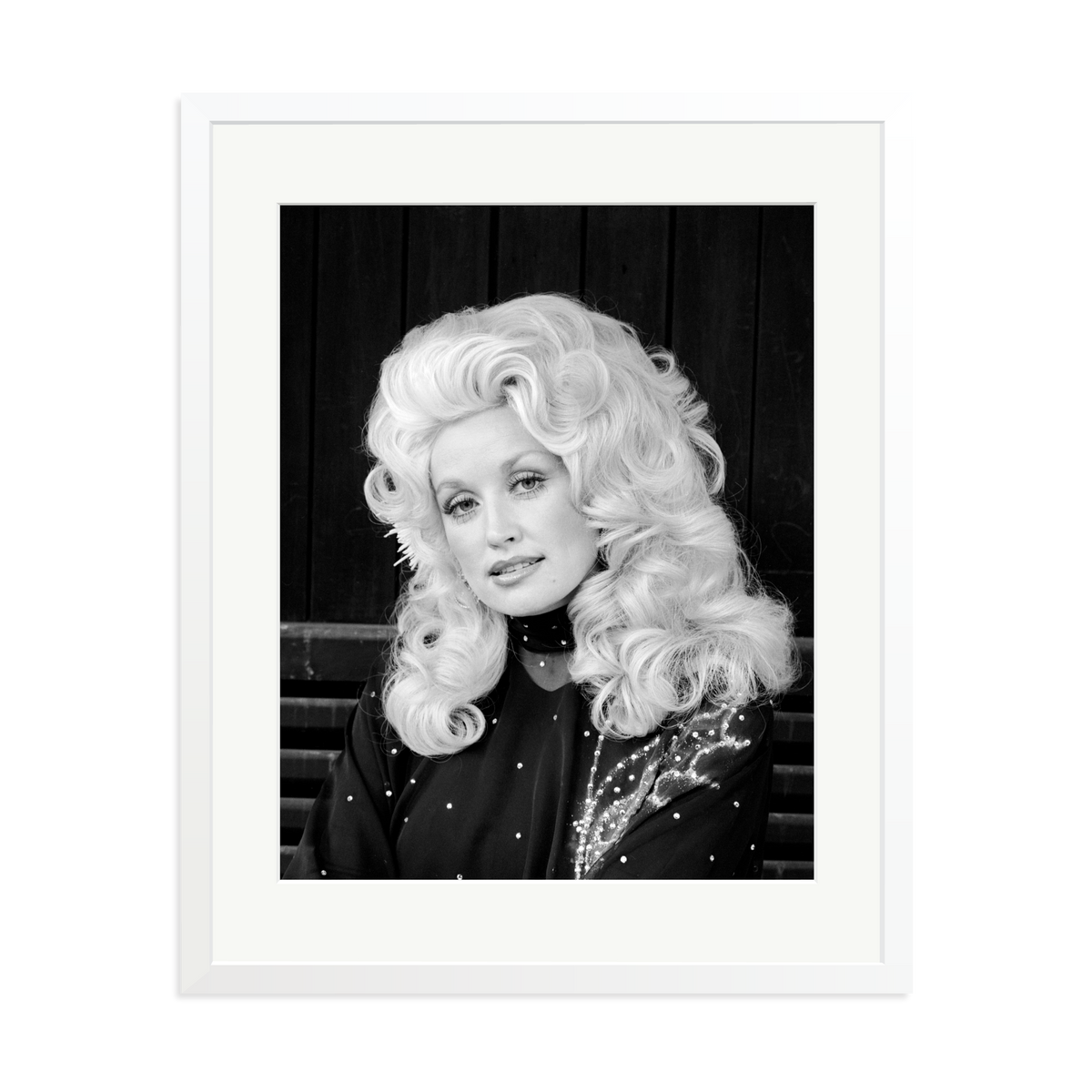 Dolly Parton in London Framed Print White XL