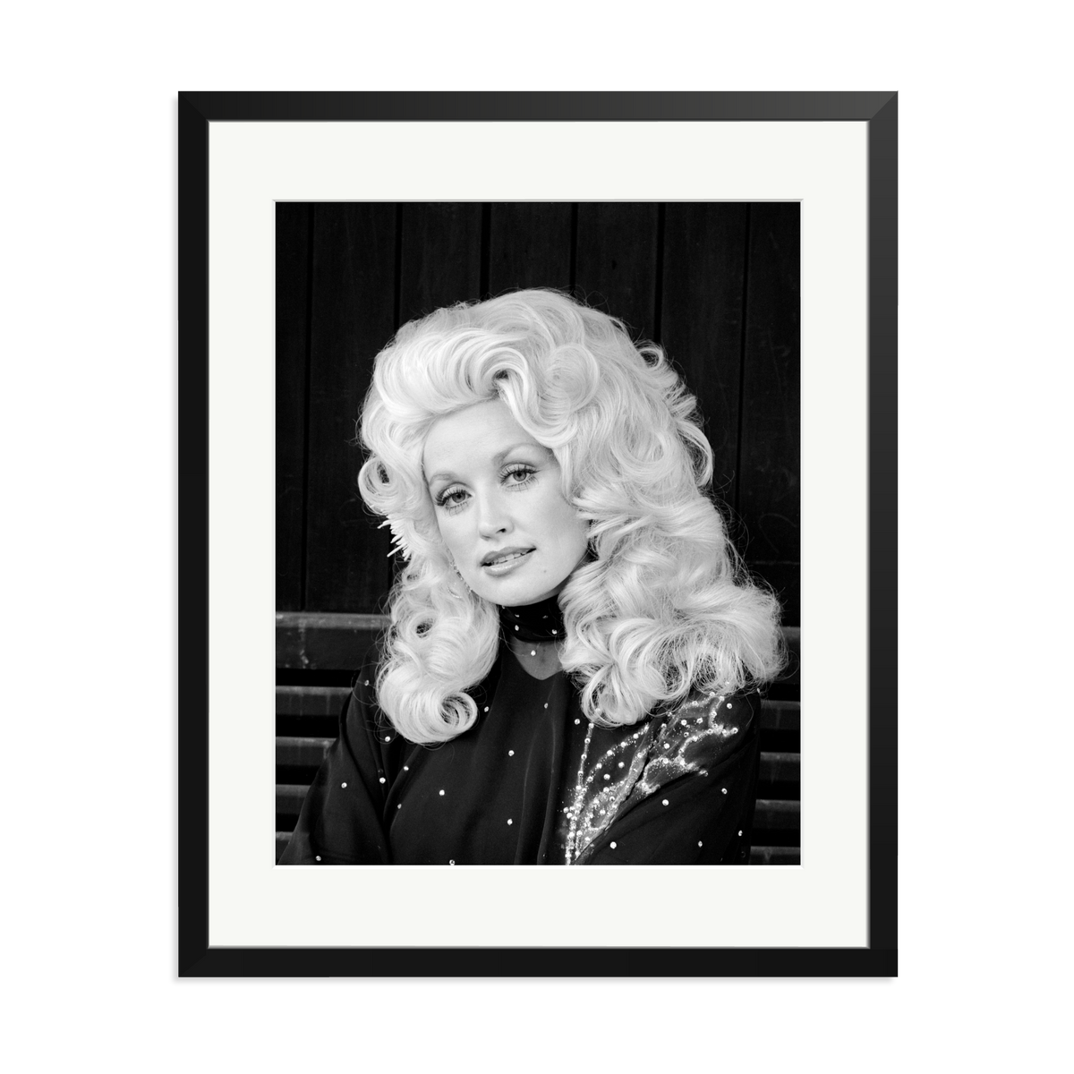 Dolly Parton in London Framed Print Black XL