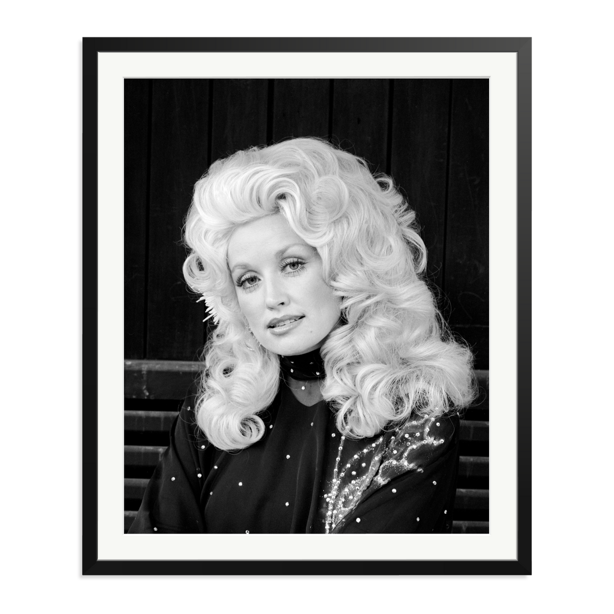 Dolly Parton in London Framed Print Black XXL