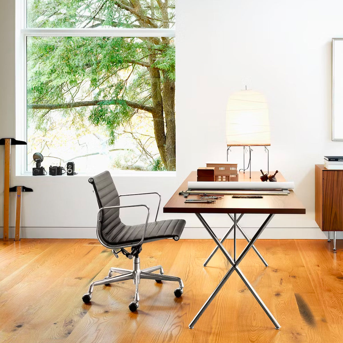 Eames Aluminum Group Management Chair
