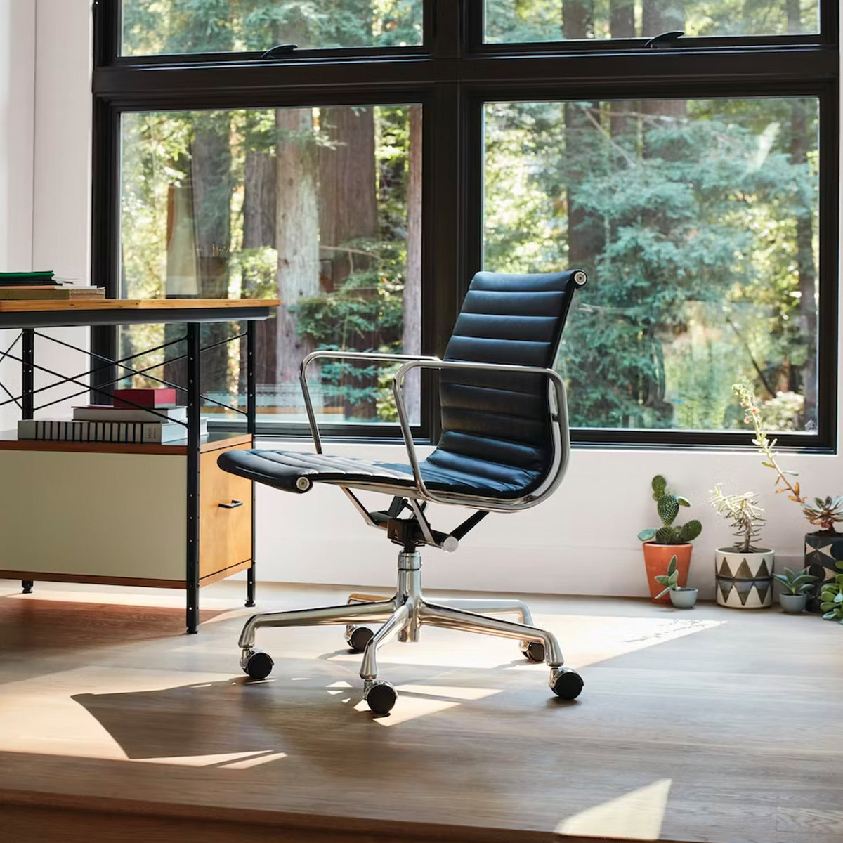 Eames Aluminum Group Management Chair