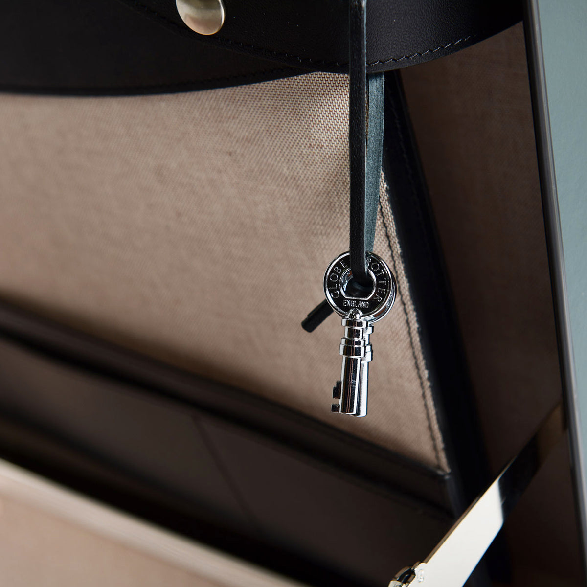 Globe-Trotter No Time to Die Attache