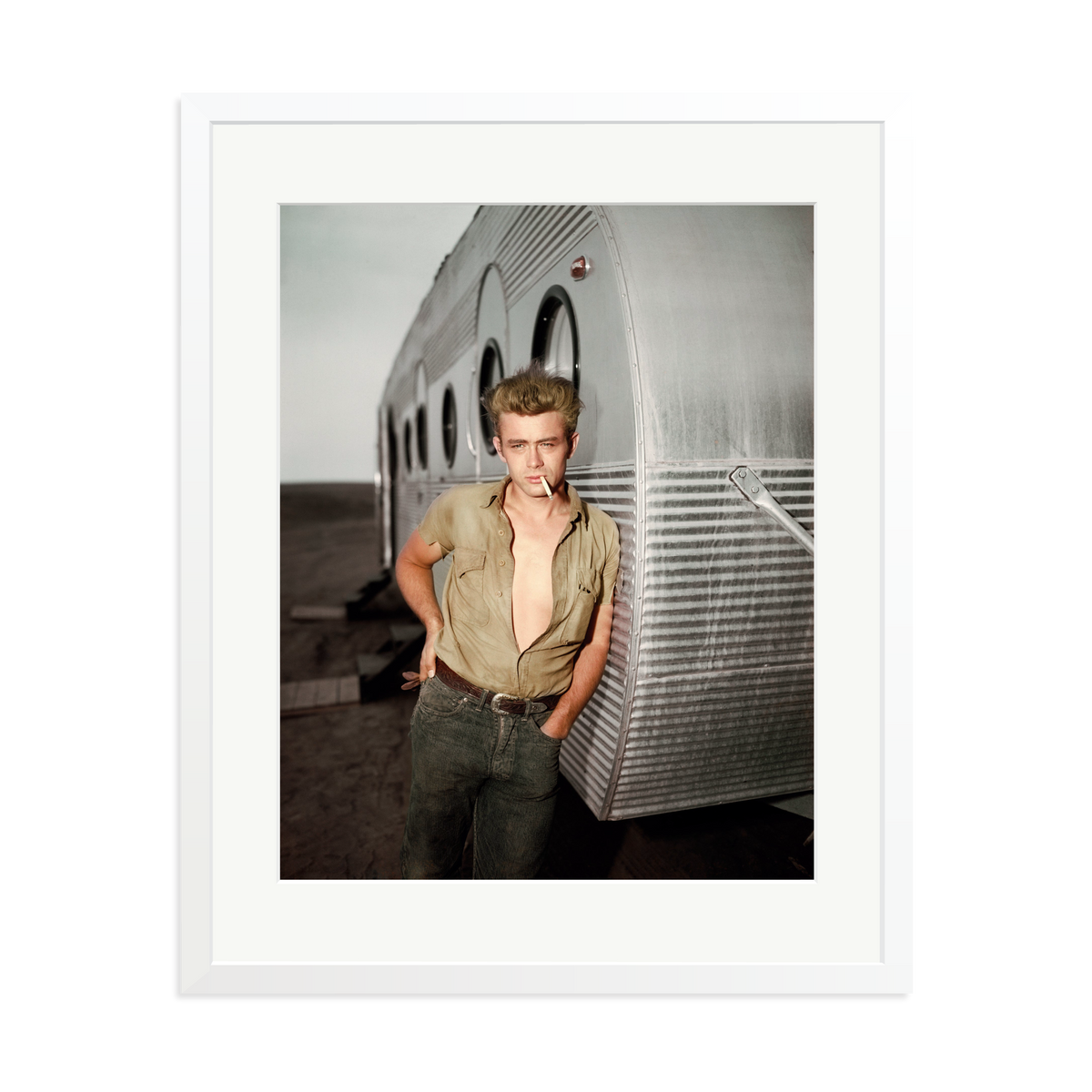 James Dean: A Giant Star Framed Print White XL