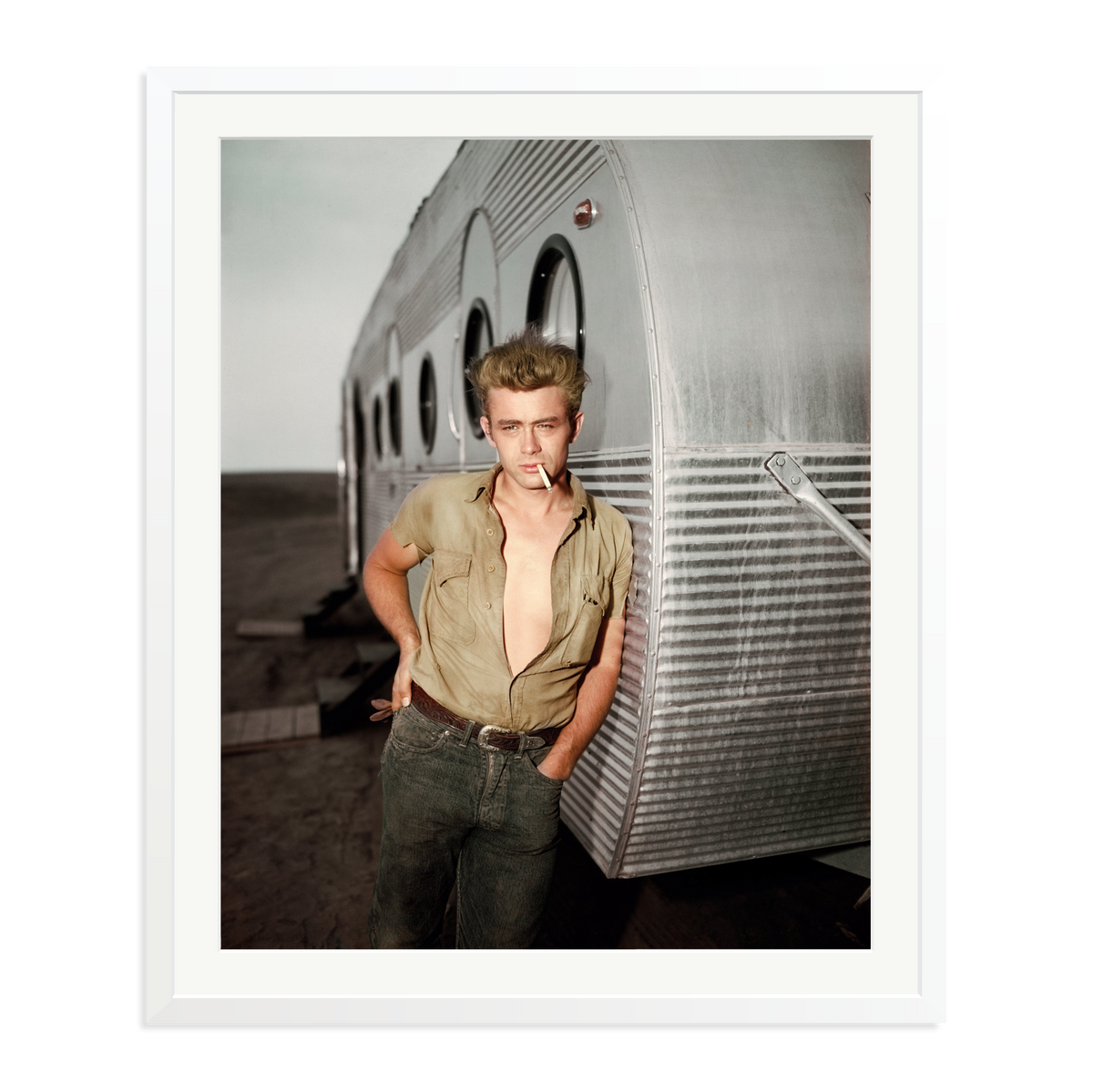 James Dean: A Giant Star Framed Print White XXL