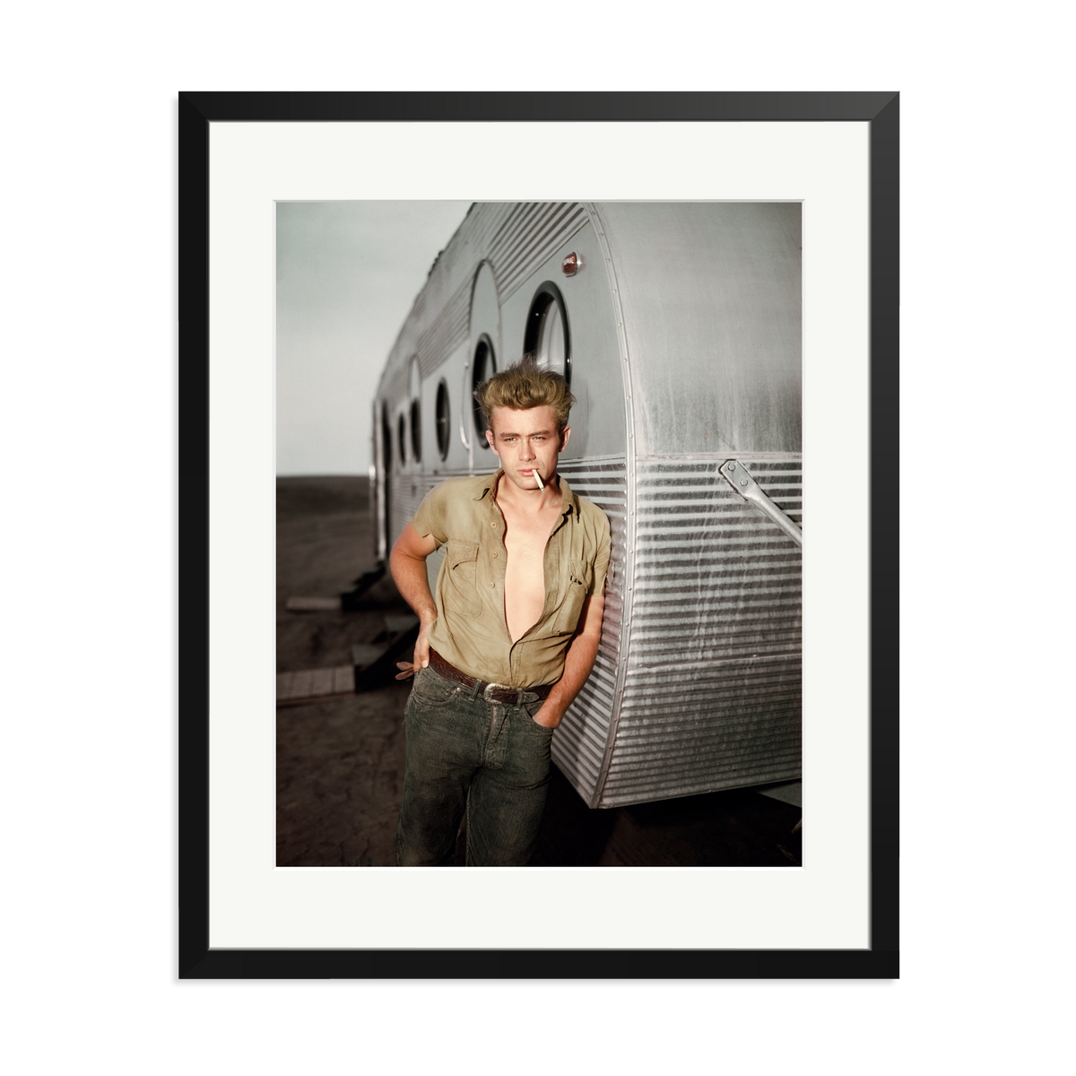 James Dean: A Giant Star Framed Print Black XL