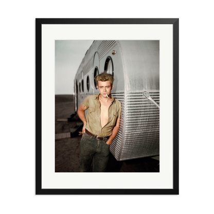 James Dean: A Giant Star Framed Print Black XL