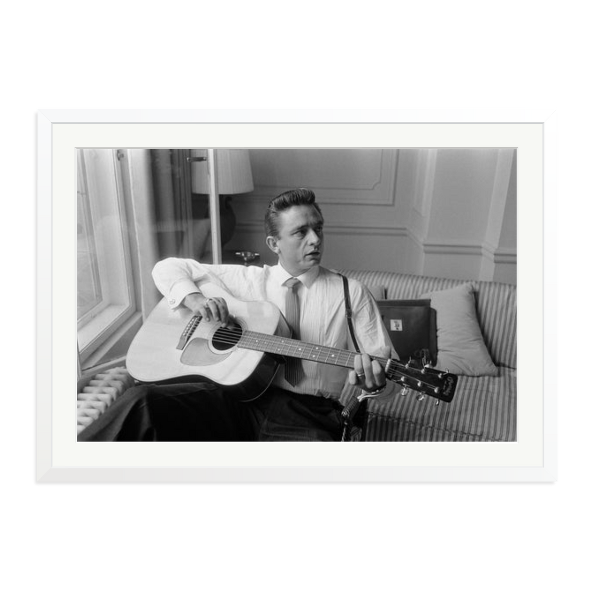 Johnny Cash at the Savoy Hotel Framed Print White XXL