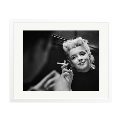 Marilyn Relaxes in a Restaurant White XL