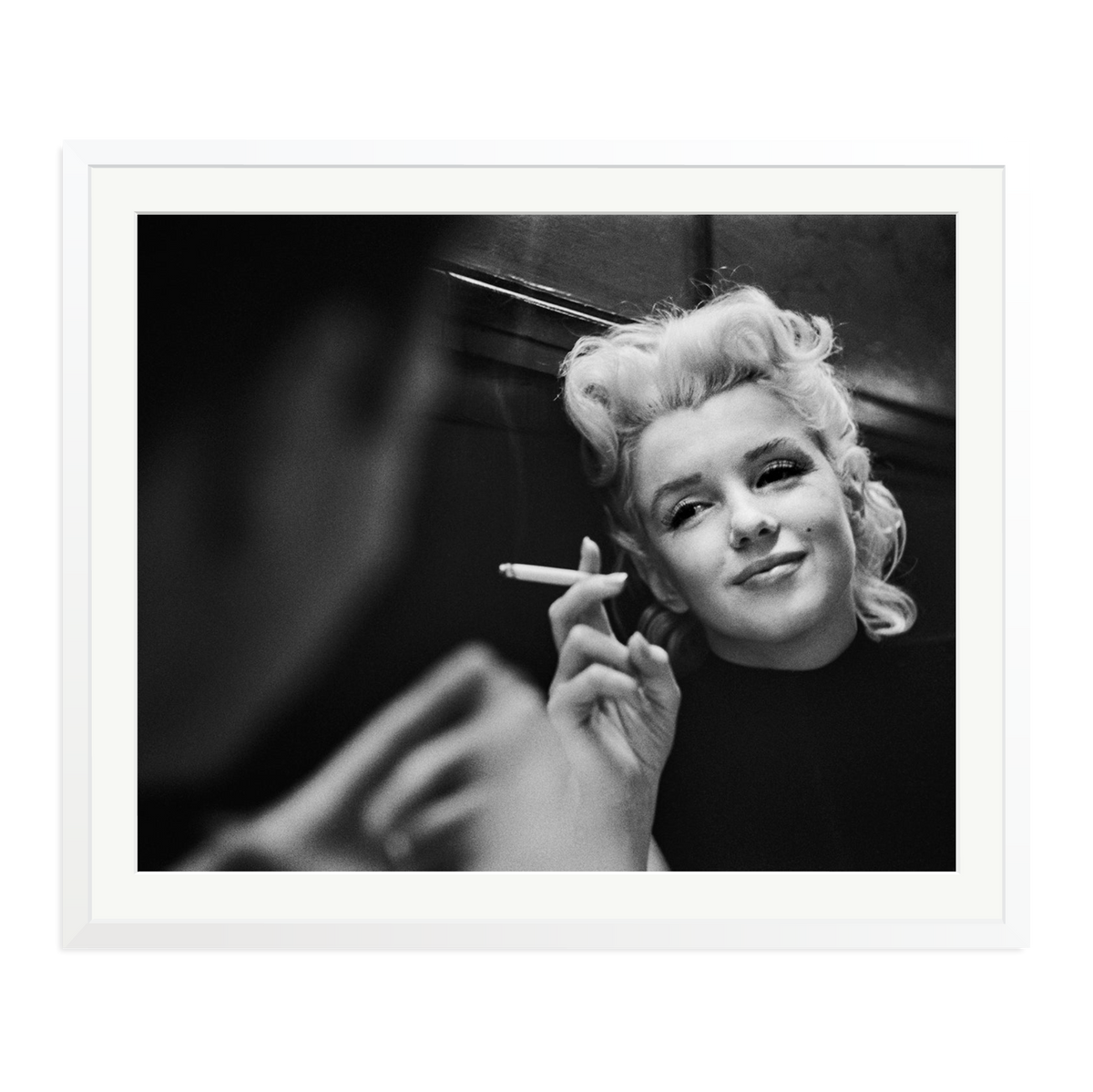 Marilyn Relaxes in a Restaurant White XXL