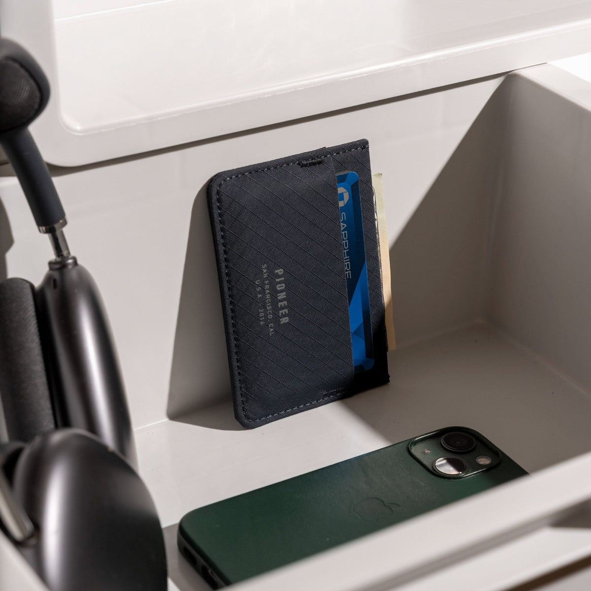 Pioneer Molecule Cardholder