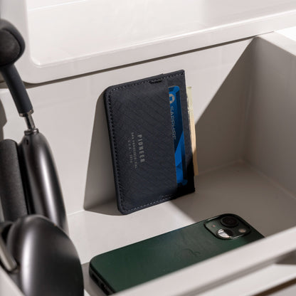 Pioneer Molecule Cardholder