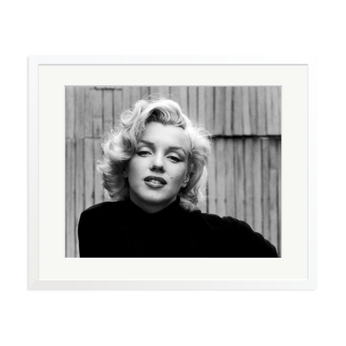 Marilyn Monroe Posing Framed Print White XL