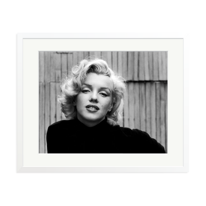 Marilyn Monroe Posing Framed Print White XL