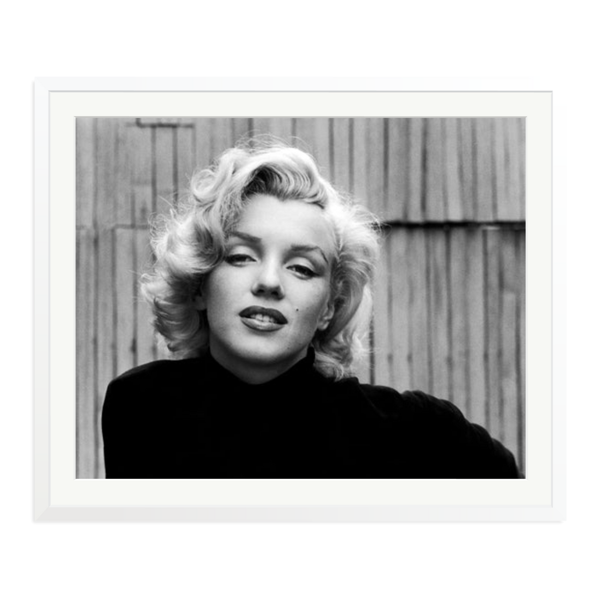 Marilyn Monroe Posing Framed Print White XXL
