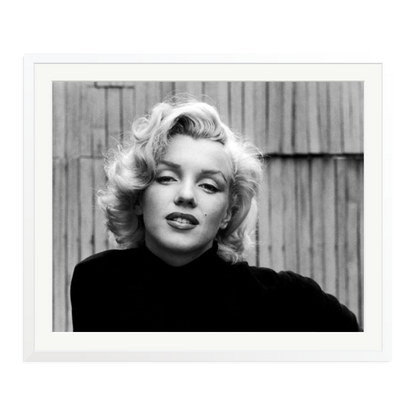 Marilyn Monroe Posing Framed Print White XXL
