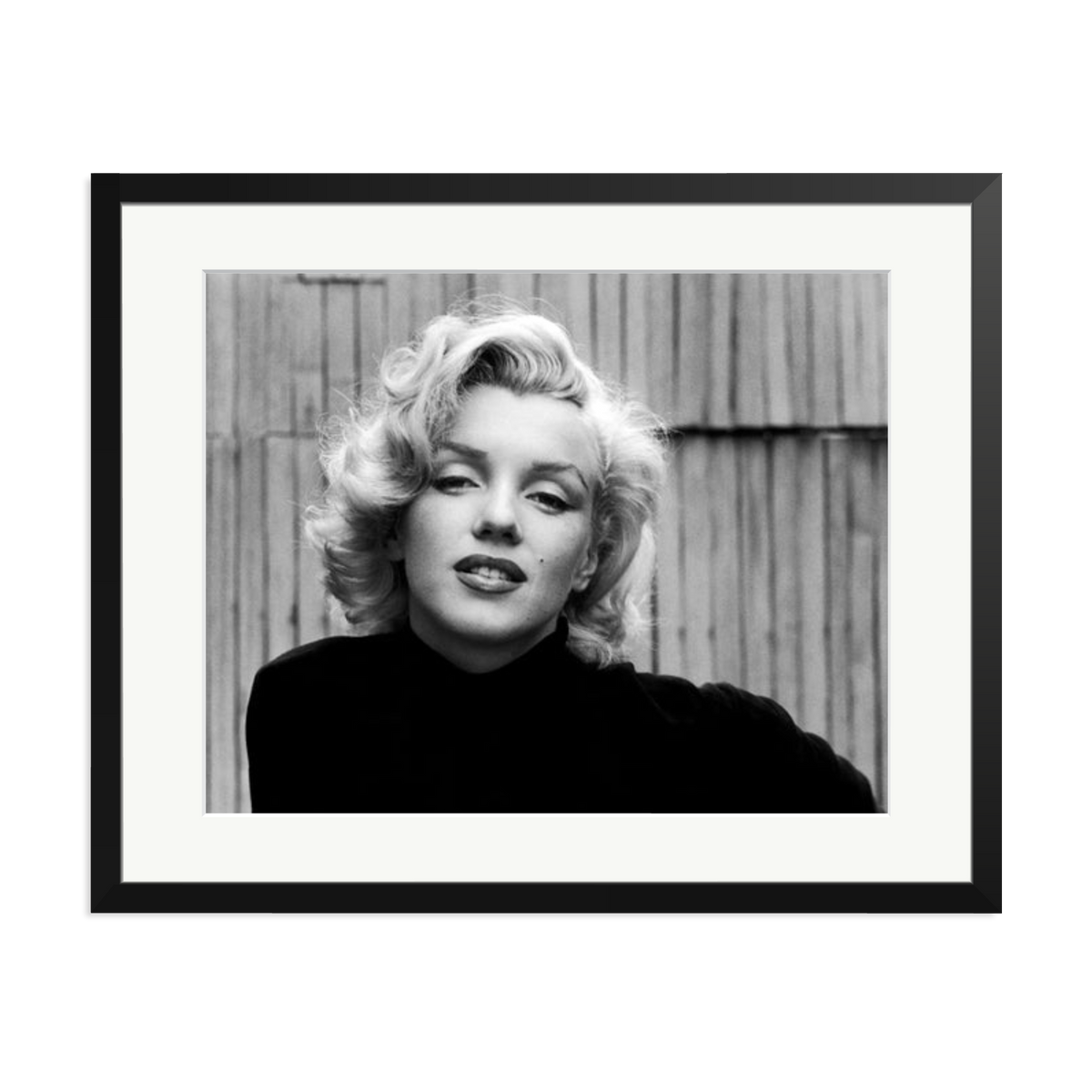 Marilyn Monroe Posing Framed Print Black XL