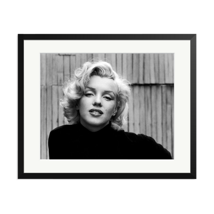 Marilyn Monroe Posing Framed Print Black XL