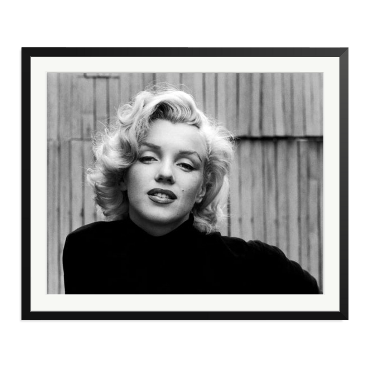 Marilyn Monroe Posing Framed Print Black XXL