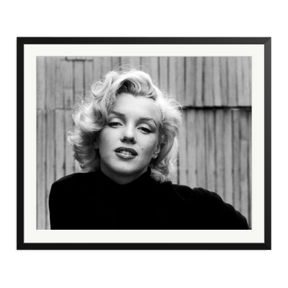 Marilyn Monroe Posing Framed Print Black XXL