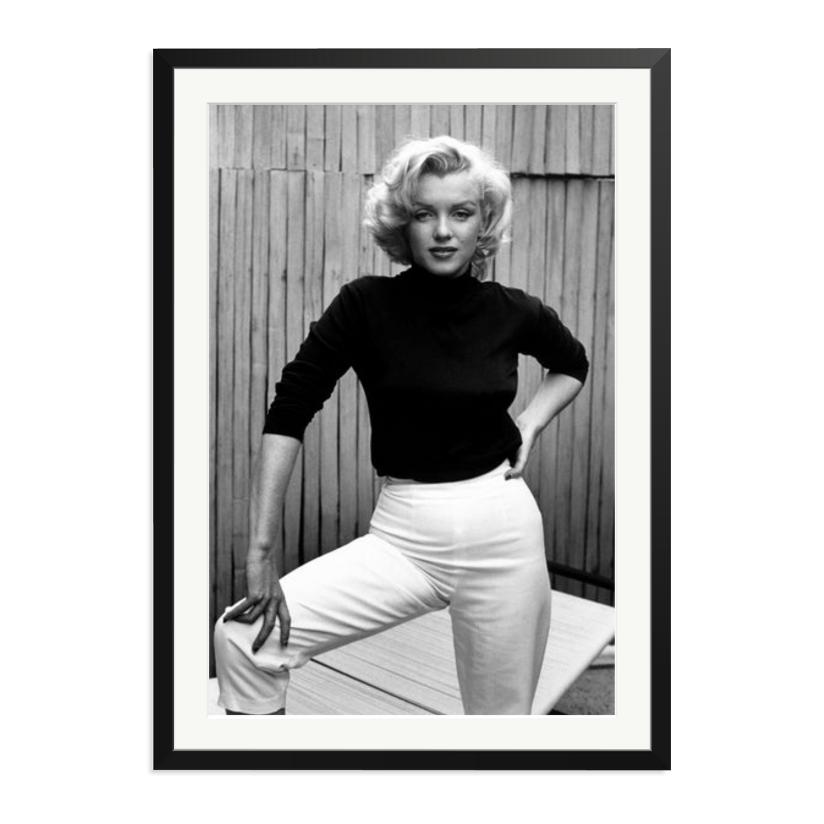 Marilyn Monroe Posing on Her Patio Framed Print Black XXL