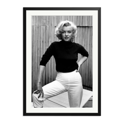 Marilyn Monroe Posing on Her Patio Framed Print Black XXL