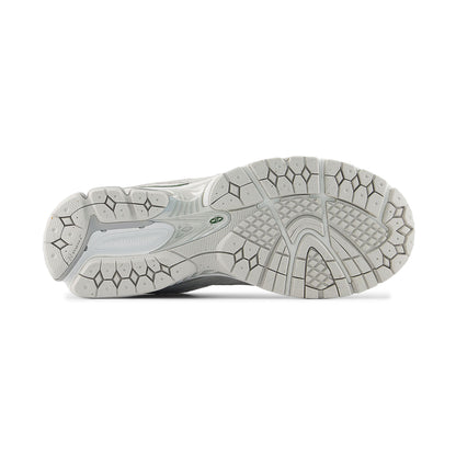 New Balance 2002R Simple Grey Sneakers