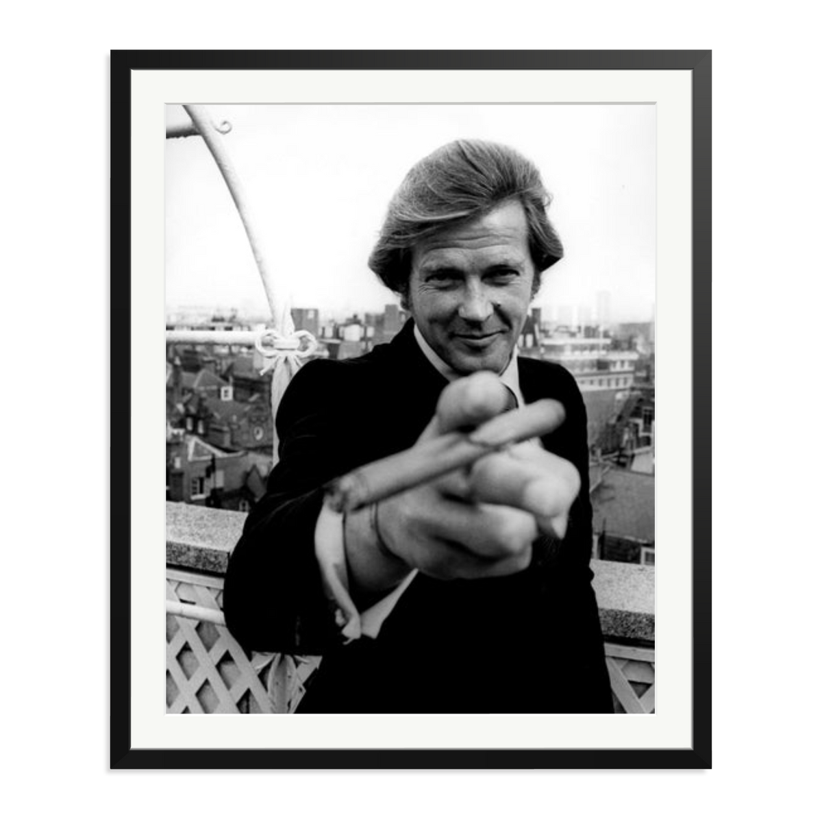 Roger Moore 1972 Bond Announcement Photo Black XXL
