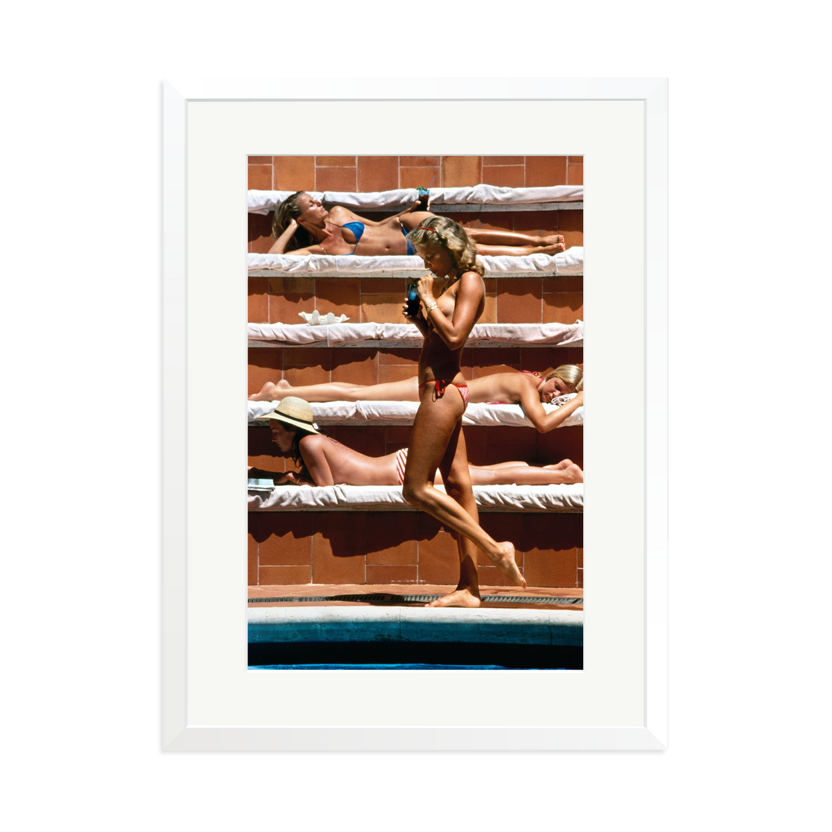 Slim Aarons 'Catherine Wilke' White XL