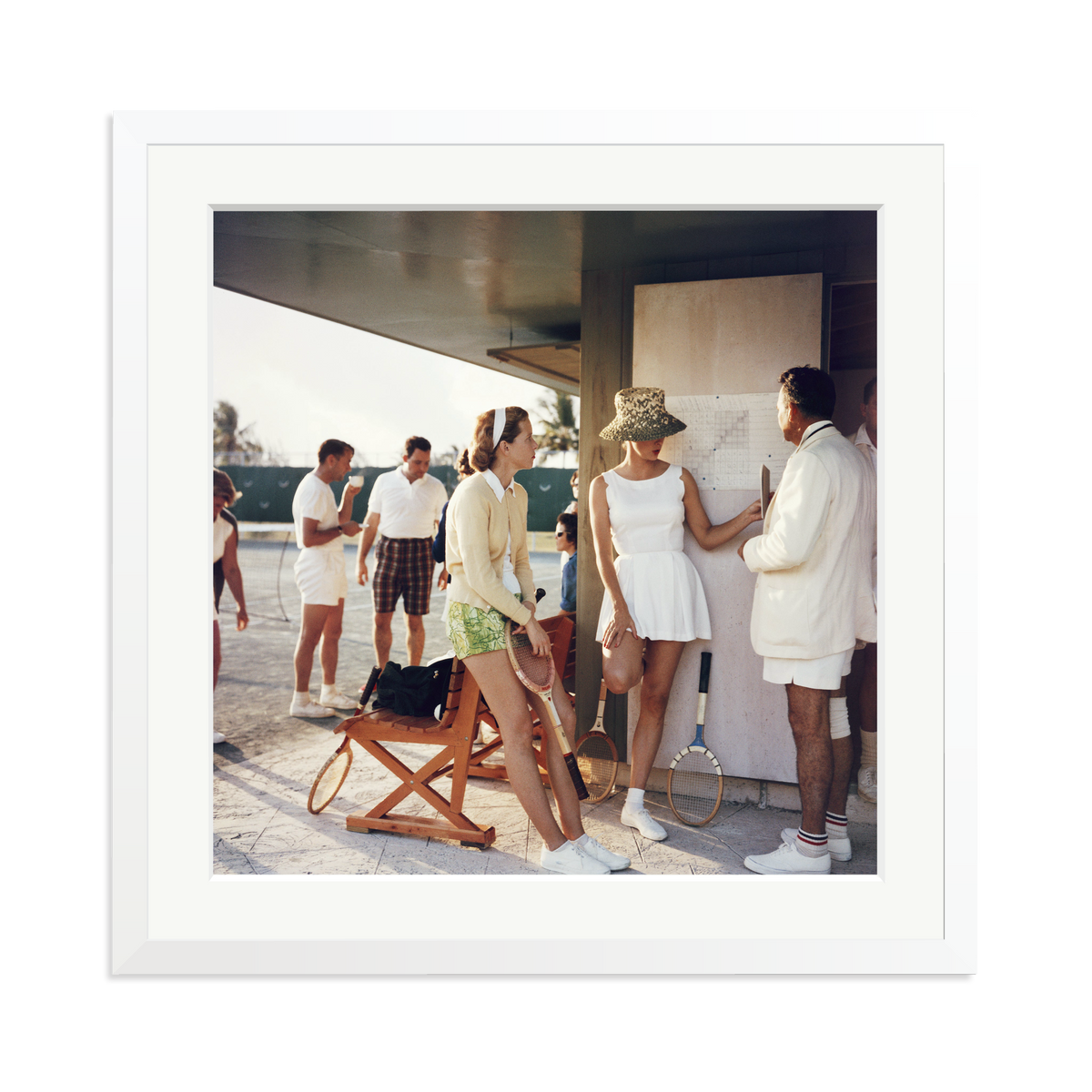 Slim Aarons 'Tennis in the Bahamas' White XL