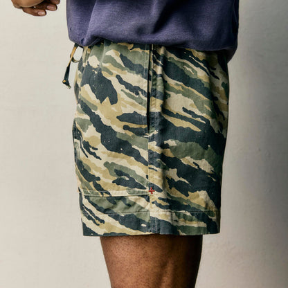 imogene + willie the lounge short in brushstroke camo