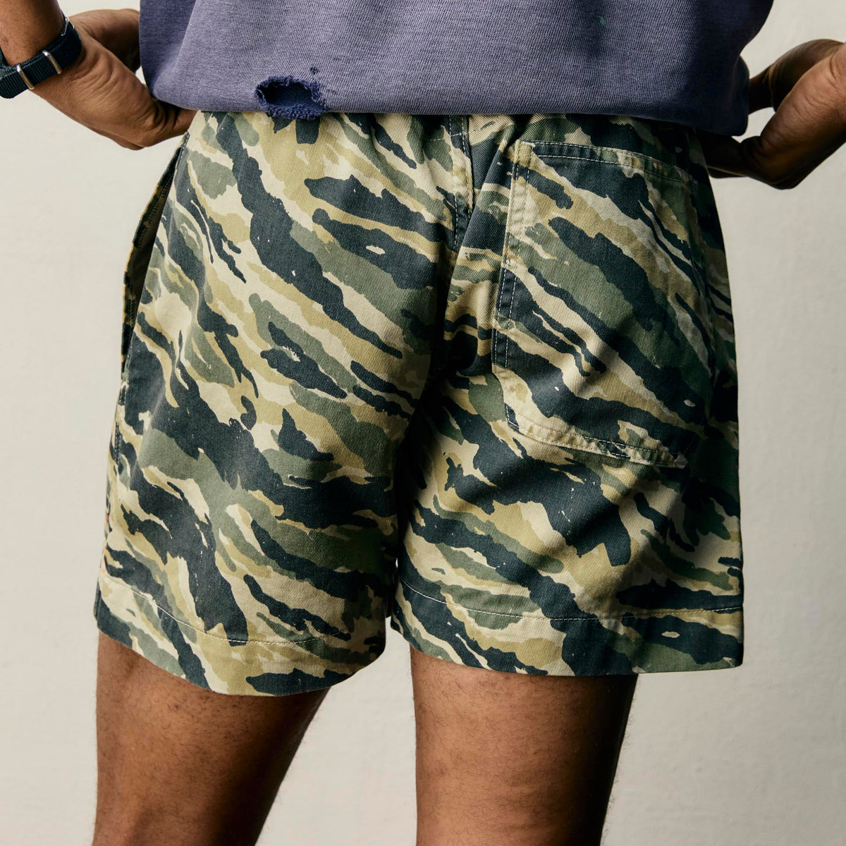 imogene + willie the lounge short in brushstroke camo