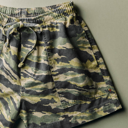 imogene + willie the lounge short in brushstroke camo